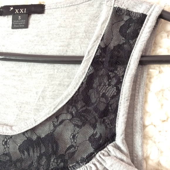 💥3 for $20💥 XXI top with lace and ruffle detail - Picture 4 of 6